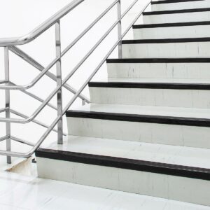 Perfil Rodoplast Pvc Antideslizante Negro (Nefu) 35 Mm X 2.4 M - Imagen 1